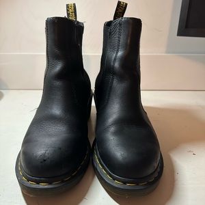 Dr. Martins Chelsea Boot (W9)
